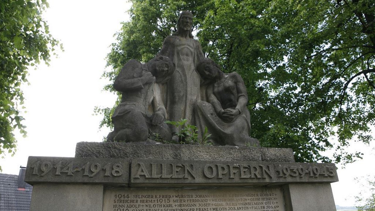 Weiter zu Ehrendenkmal