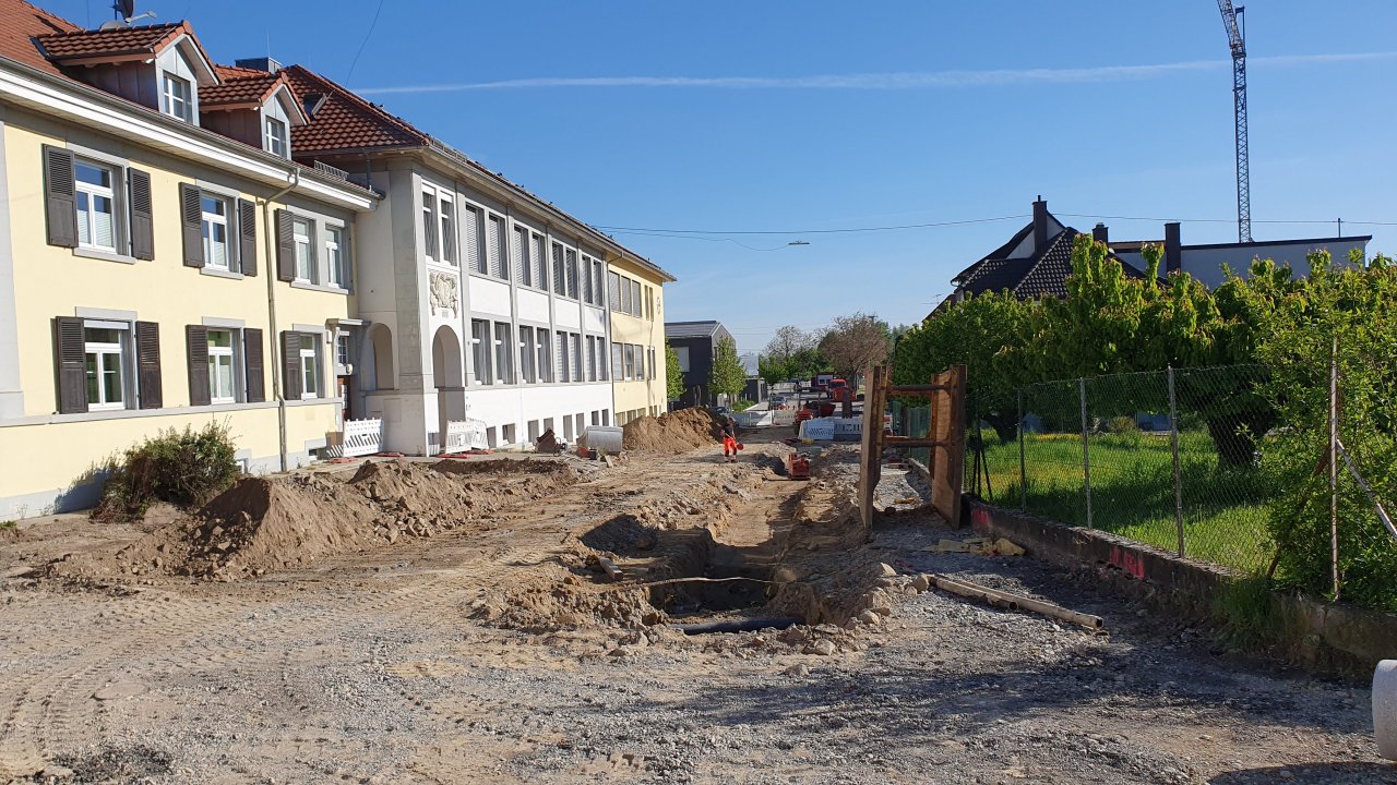 Weiter zu Schulstrasse