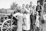 Fam. Schätzle bei Herbsten 1947