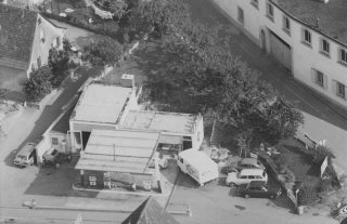 1975: Luftbild ARAL-Tankstelle