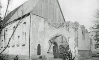 Kirchturm bombardiert