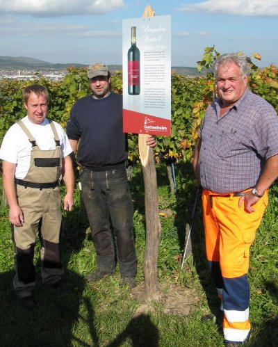 Schild: Politischer Weinberg