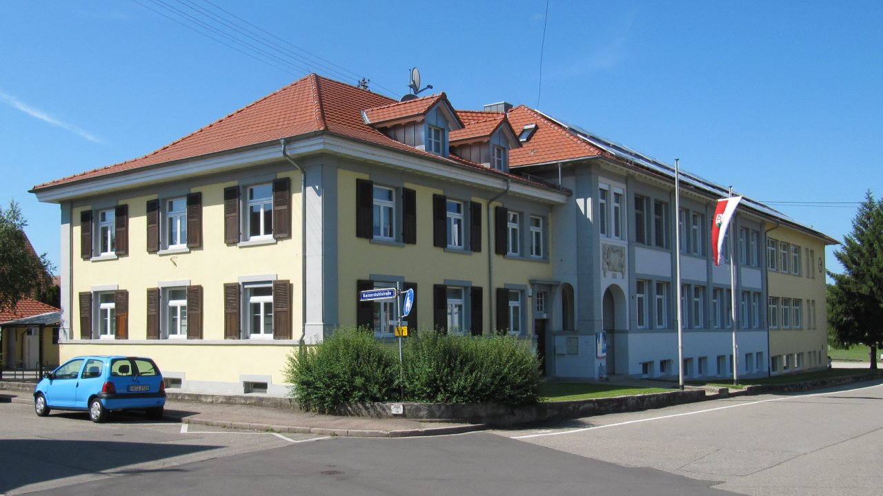 Schul- und Lehrerhaus im Jahre 2012